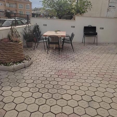 Apartment Dora-100M From The Central Beach Makarska Exterior photo