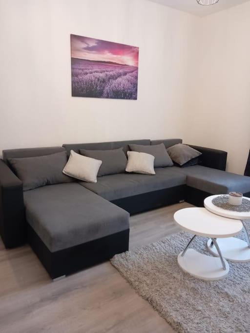 Apartment Dora-100M From The Central Beach Makarska Exterior photo