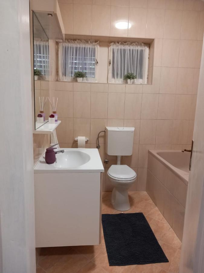 Apartment Dora-100M From The Central Beach Makarska Exterior photo