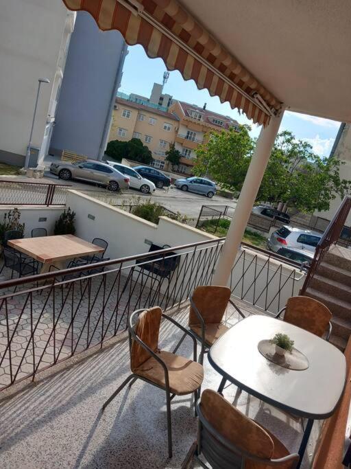 Apartment Dora-100M From The Central Beach Makarska Exterior photo
